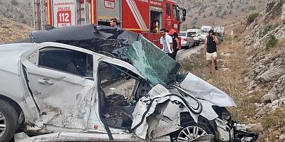 Kahramanmaraş’ta altı aracın karıştığı zincirleme trafik kazasında ilk belirlemelere göre 2 kişi öldü 1 kişi yaralandı.