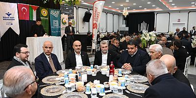 Gönüllü sivil toplum kuruluşları iş birliğiyle Gazze yararına düzenlenen iftar programına katılan Başkan Görgel