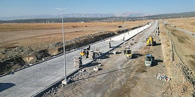 Kahramanmaraş’ta 5 bin dekar büyüklüğündeki alanda inşa edilen Tomsuklu Organize Sanayi Bölgesi (OSB) altyapı çalışmalarında sona yaklaşıldığı bildirildi.