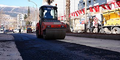 KAHRAMANMARAŞ TRABZON BULVARI’NDA YOL İYİLEŞTİRMELERİ ETAPLAR HALİNDE SÜRÜYOR