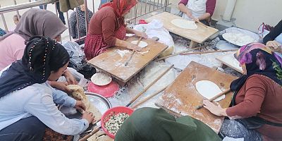 Kahramanmaraşlı depremzede kadınlar Gazze yararına bazlama etkinliği düzenledi.
