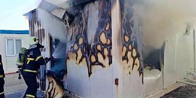 KAHRAMANMARAŞTA  GEÇİÇİ  BARINMA MERKEZİNDE YANGIN