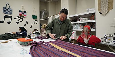 KAMEK’TE KADINLAR HEM ÖĞRENİYOR HEM ÜRETİYOR