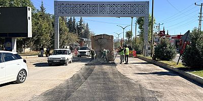 KASKİ, DULKADİROĞLU’NDA BOZULAN YOLLARI BİR BİR ONARIYOR