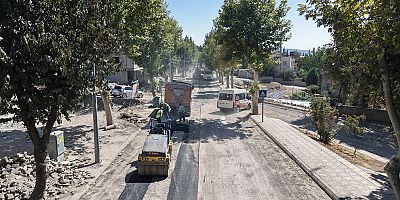 KASKİ SAHADA; ALTYAPISI TAMAMLANAN YOLLARDA KAPLAMALAR SÜRÜYOR
