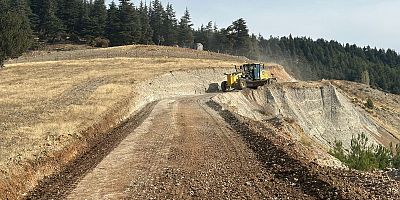 KAZANLIPINAR’DA SATHİ KAPLAMA ÖNCESİ ZEMİN İYİLEŞTİRME ÇALIŞMALARI SÜRÜYOR