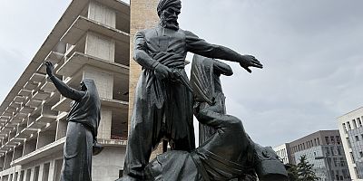 KIBRIS MEYDANI’NDAKİ ANIT YENİDEN AİT OLDUĞU YERDE