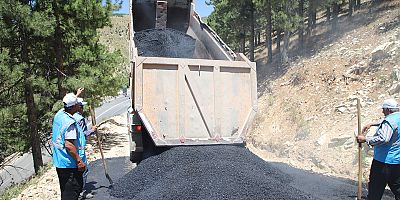 KIRSAL MAHALLELERDE ASFALT ÇALIŞMALARI TÜM HIZIYLA DEVAM EDİYOR