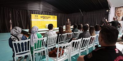 KİTAP FUARINDA 3 ÖNEMLİ İSİM OKURLARIYLA BULUŞTU