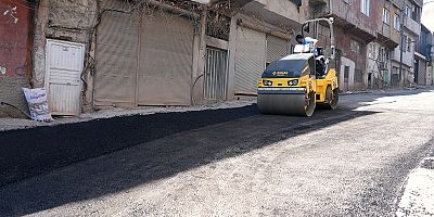 MAHALLE MAHALLE ONARIM: YOLLAR SICAK ASFALTLA YENİLENİYOR