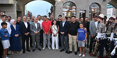Uluslararası Geleneksel Ağustos Fuarı’nda hemşehrileriyle bir araya gelen milli sporcu Yusuf Dikeç