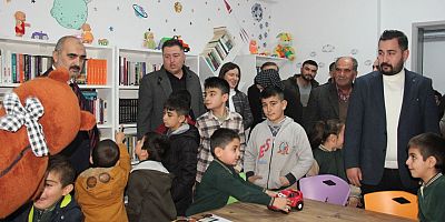 6 Şubat depremlerinde hayatını kaybeden 6 aylık mini bebek Rümeysa ve annesi İnci Hazal Altun adına kütüphane kurdu.