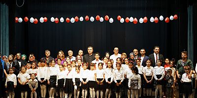 Kahramanmaraş Büyükşehir Belediyesinin Meslek Edindirme Kursları’nda eğitim alan çocuk korosu
