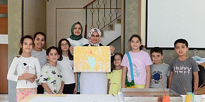 MİNİKLER HAYAL GÜCÜNÜ EBRU SANATINA DÖKTÜ