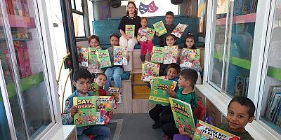 MOBİL KÜTÜPHANE, ÇOCUKLARA KİTAPLARLA DOLU BİR DÜNYA SUNMAYA DEVAM EDİYOR
