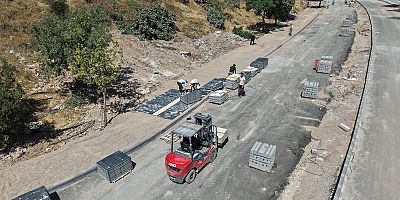 NURSULTAN NAZARBAYEV BULVARI’NDA DÖNÜŞÜM YÜRÜYÜŞ YOLU İMALATIYLA SÜRÜYOR
