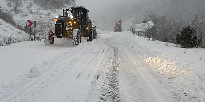 ONİKİŞUBAT BELEDİYESİ KARLA MÜCADELEDE TEYAKKUZDA