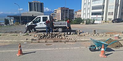 ONİKİŞUBAT BELEDİYESİ’NDEN 9 FARKLI MAHALLEDE EŞ ZAMANLI KALDIRIM VE YOL ÇALIŞMASI