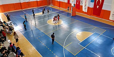 ONİKİŞUBAT BELEDİYESİ’NİN CUMHURİYET SPOR ŞÖLENİ’NDE FİNAL HEYECANI YAŞANDI