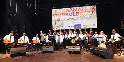 ONİKİŞUBAT BELEDİYESİ’NİN KAHRAMANLIK TÜRKÜLERİYLE CUMHURİYET KONSERİ’NE YOĞUN İLGİ