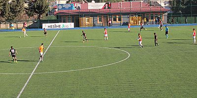 ONİKİŞUBATSPOR, DİYARBAKIRSPOR'U 1-0 YENEREK ZİRVE TAKİBİNİ SÜRDÜRDÜ