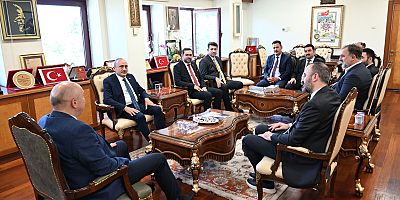 Öz Sağlık-İş Sendikası Genel Başkanı Devlet Sert ve beraberindeki heyet