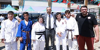 ÖZEL ÇOCUKLAR, ONİKİŞUBAT BELEDİYESİ İLE BAHARIN COŞKUSUNU DOLU DOLU YAŞADI