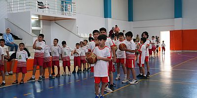 POTADA GELECEK YETİŞİYOR; 400 GENÇ BASKETBOLUN TEMELLERİNİ ATIYOR