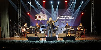 Kahramanmaraş Büyükşehir Belediyesinin Ramazan etkinlikleri kapsamında NFK Kültür Merkezi’nde sahne alan ünlü sanatçı Aykut Kuşkaya