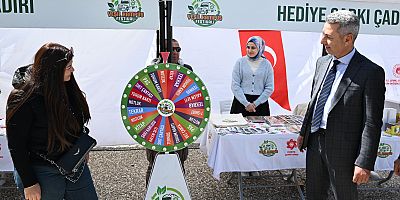 REKTÖR OKUMUŞ, YEŞİL KAMPÜS FESTİVALİNDE STANTLARI İNCELEDİ