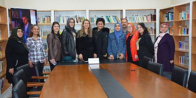 Kahramanmaraş Büyükşehir Belediyesinin düzenli aralıklarla gerçekleştirdiği Kütüphane Söyleşileri’nin bu haftaki konuğu Şair – Yazar İnci Okumuş oldu. İnci Okumuş