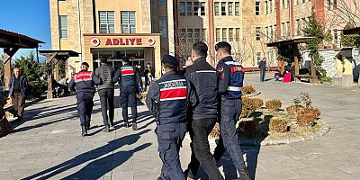 Kahramanmaraş’ta uyuşturucu ticareti ve silahlı yapma suçundan aranan 2 kişi