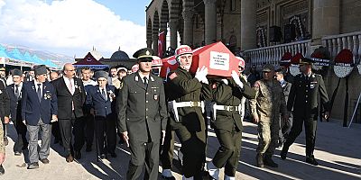 Pençe-Kilit Operasyonu bölgesinde şehit olan Piyade Sözleşmeli Onbaşı Alican Güneş’in cenaze törenine katılan Başkan Hayrettin Güngör