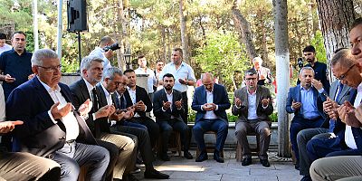 ŞEHİTLER KABİRLERİ BAŞINDA DUALARLA YÂD EDİLDİ