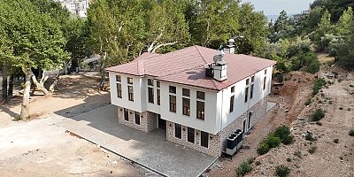 Büyükşehir Belediyesince Dulkadiroğlu Pınarbaşı mevkiinde hayata geçirilen Çınaraltı Sosyal Tesisleri’nde sona yaklaşıldı. Doğal dokusu ve merkezi konumuyla öne çıkan tesis