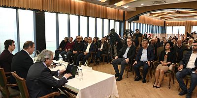 Kahramanmaraş Büyükşehir Belediyesinin 4. Uluslararası Kahramanmaraş Şiir ve Edebiyat Günleri’nin 7’nci gününde alanında uzman isimlerin ve yazarların katılımıyla 4 farklı panel gerçekleştirildi.