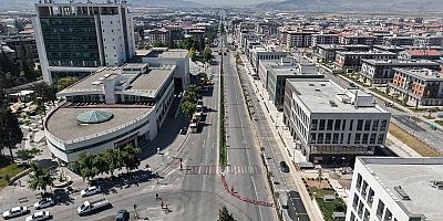 SÜRÜCÜLERİN DİKKATİNE! AZERBAYCAN BULVARI’NDA ALTYAPI ÇALIŞMASI BAŞLADI