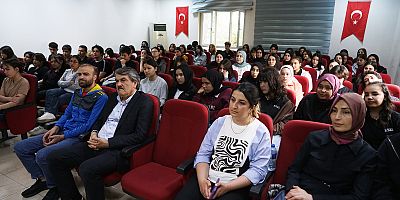 Kahramanmaraş Büyükşehir Belediyesinin 5. Uluslararası Şiir ve Edebiyat Günleri kapsamında düzenlediği program çerçevesinde Türkiye ve dünyanın farklı bölgelerinden yazar ve şairler