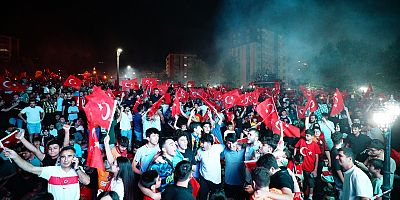YAŞATTIĞIN GURUR İÇİN TEŞEKKÜRLER MİLLİ TAKIM