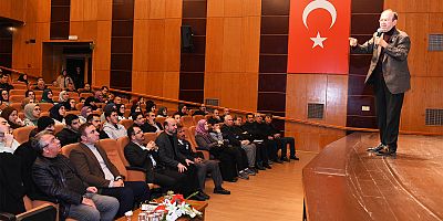 Kurtuluş Haftası çerçevesinde düzenlenen programda konuşan Gazeteci – Yazar Yusuf Kaplan
