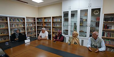 Büyükşehir Belediyesinin Kütüphane Söyleşileri’nde okurlarla bir araya gelen Yazar Dilek Eker Özyurt