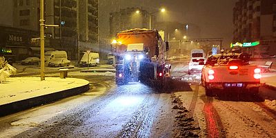 YOĞUN KAR YAĞIŞINA BÜYÜKŞEHİR’DEN ANINDA MÜDAHALE