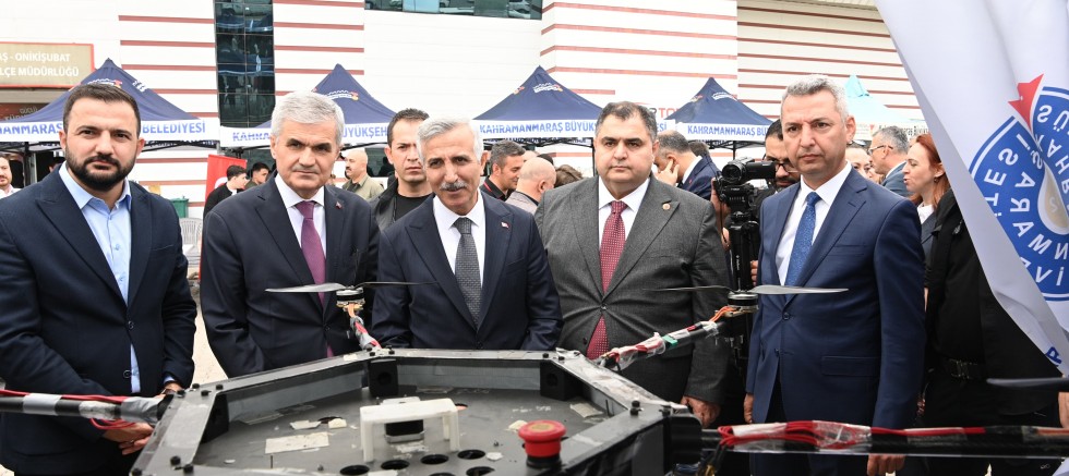 TEKNOLOJİ TUTKUNU GENÇLER ROBOTİK FESTİVALİNDE BULUŞTU