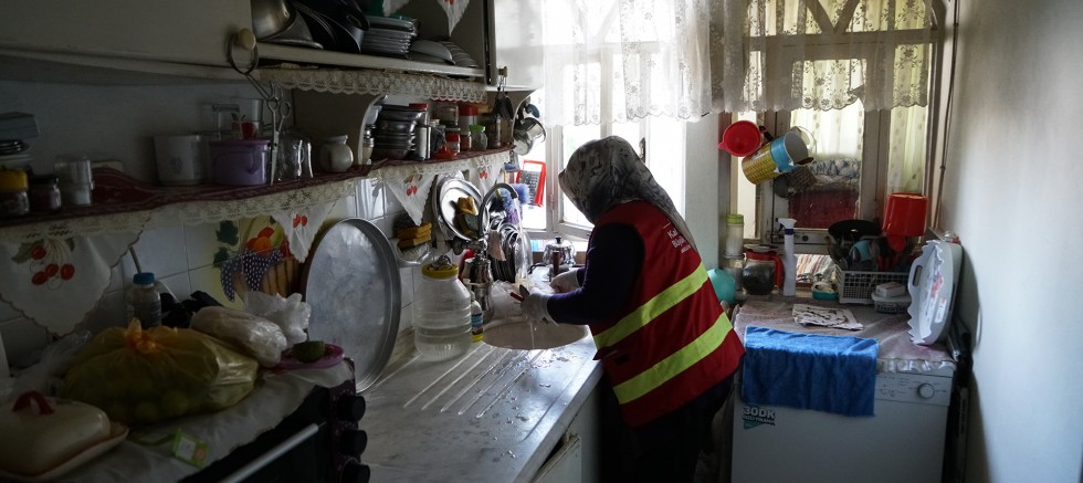 YALNIZ YAŞAYAN YAŞLILARIN YANINDA BÜYÜKŞEHİR VAR