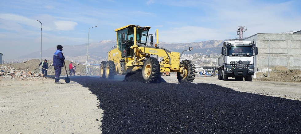 YOL ONARIMLARI İLE ŞEHRİN ULAŞIM STANDARTLARI YÜKSELİYOR